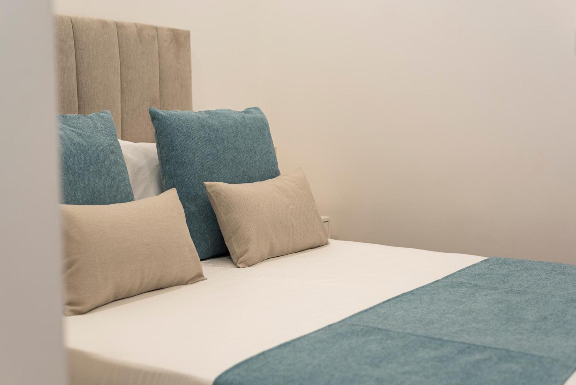Madalena Hostel E Suites ฟารู ภายนอก รูปภาพ